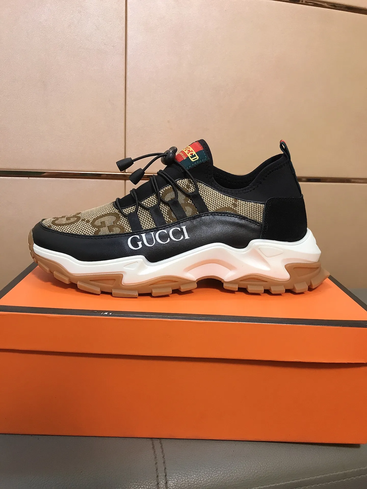 Men's shoes 240 👟👟〈GUCCI〉 New casual shoes, luxury and fashionable high-end products👉👉The perfect last shape makes this shoe immediately create a strong aristocratic atmosphere. Imported cowhide + brand printed fabric, sheepskin feet, rubber outsole super wear-resistant😍☕️Number of yards: 38～44